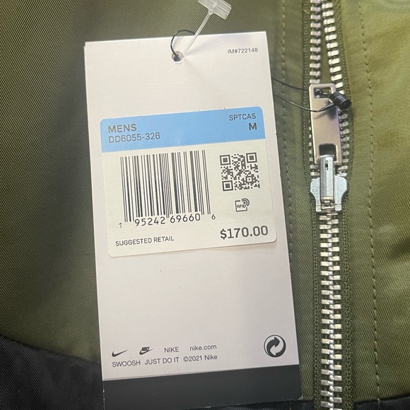 NIKE
SPORTSWEAR SWOOSH THERMA-FIT SYNTHETIC-FILL BOMBER - Picture 14 of 14